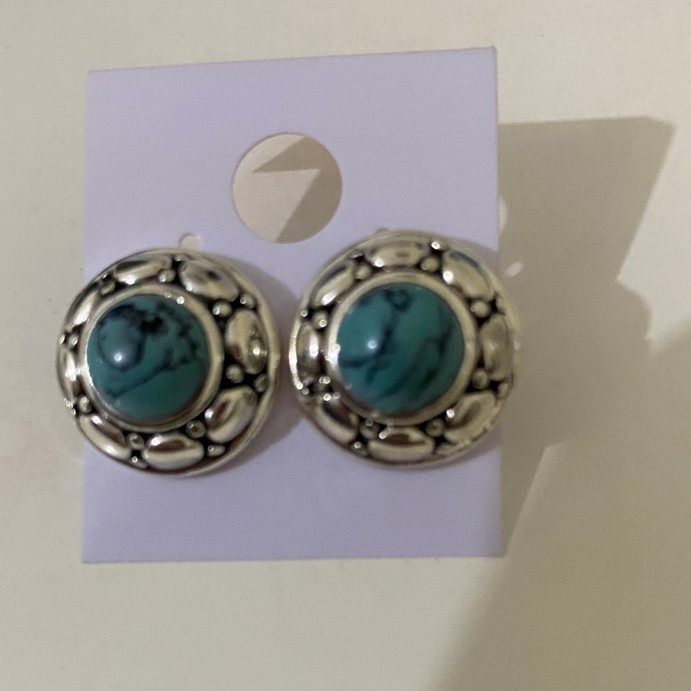 Roman vintage 80’s turquoise cabochon earrings